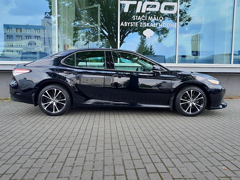 Toyota Camry (2020) XLE 3,6V6 1.maj. ČR  - fotka 5 z 41