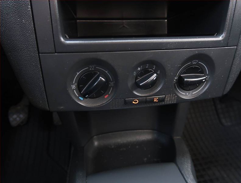 Škoda Fabia (2005) 1.2 12V, Tažné, Klima - fotka 14 z 14
