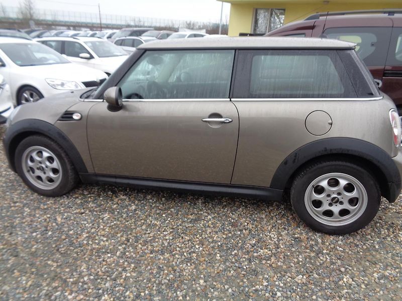 Mini Cooper 1,6 - fotka 3 z 14