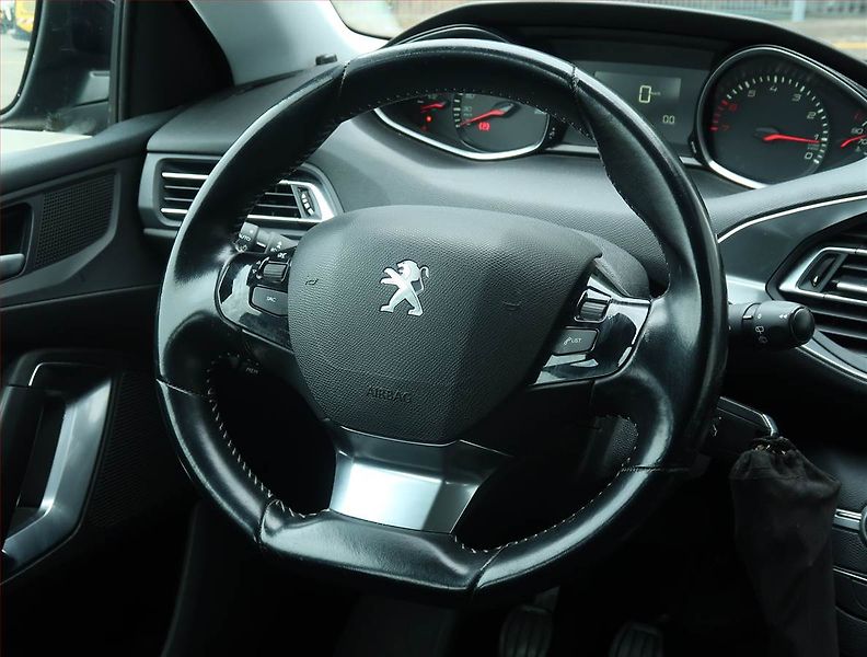Peugeot 308 (2019) 1.2 PureTech, Serv.kniha, Navi - fotka 21 z 21