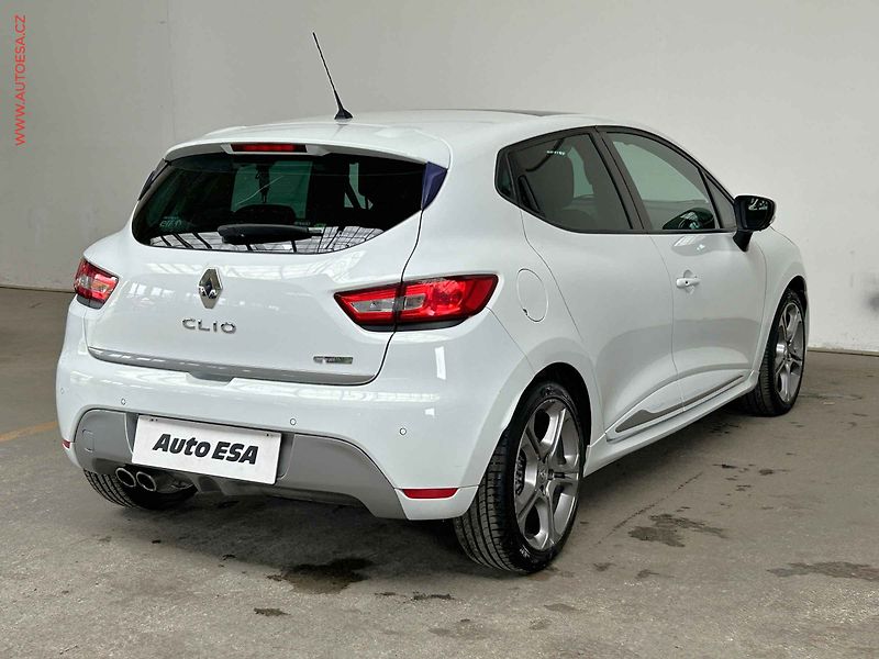 Renault Clio (2016) 1.2TCe, GT Line, AT, panor - fotka 4 z 16