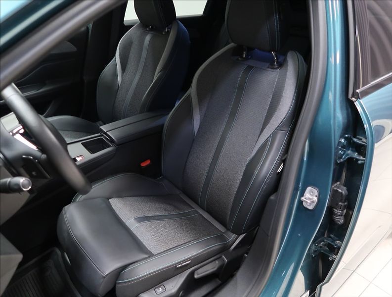 Peugeot 308 1,2 PT AT ALLURE NAVI KAMERA - fotka 32 z 42