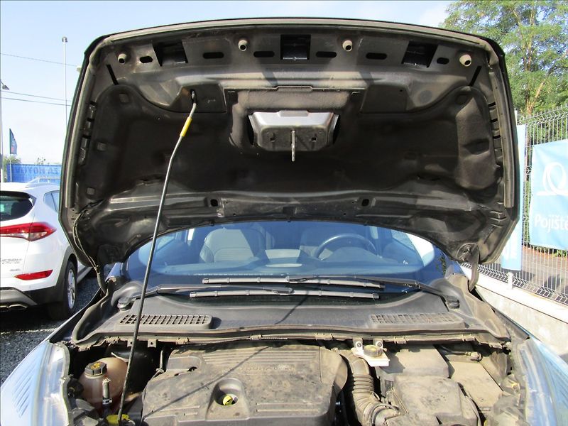 Ford Kuga 2.0TDCi 132kW AWD, automat - fotka 41 z 41