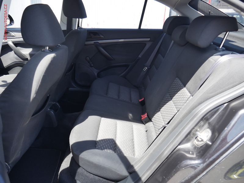Škoda Octavia (2009) 1.6MPi, 1.maj,ČR, AC, park - fotka 10 z 15