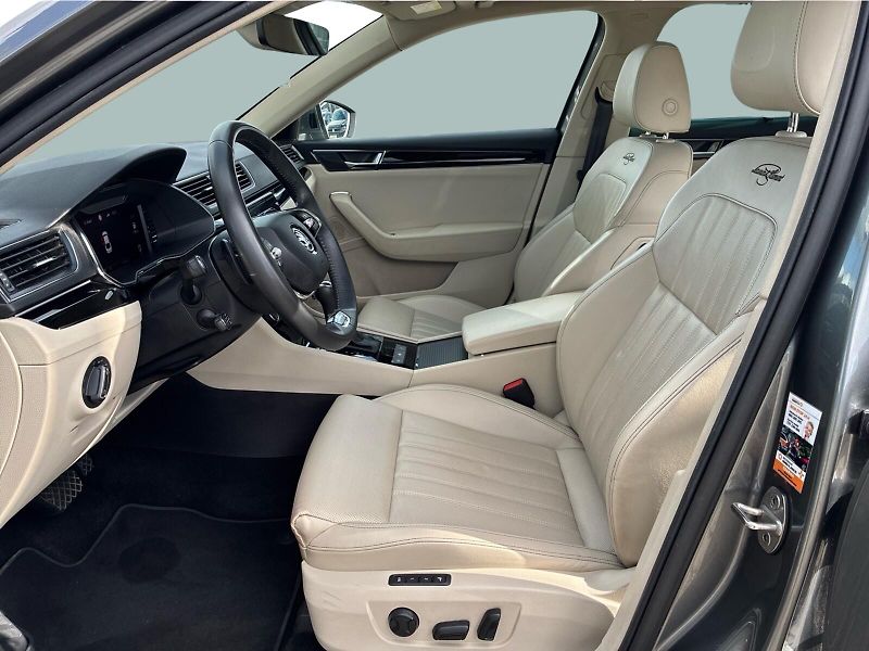 Škoda Superb L&K 2.0 TDI 147kW DSG 4x4 - fotka 11 z 28