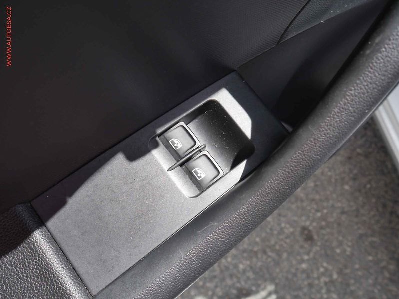 Škoda Rapid (2018) 1.0 TSI, 2.maj,ČR, AC - fotka 15 z 21