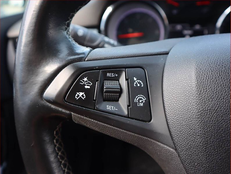 Opel Astra (2017) 1.6 CDTI, Automat, Serv.kniha - fotka 16 z 19