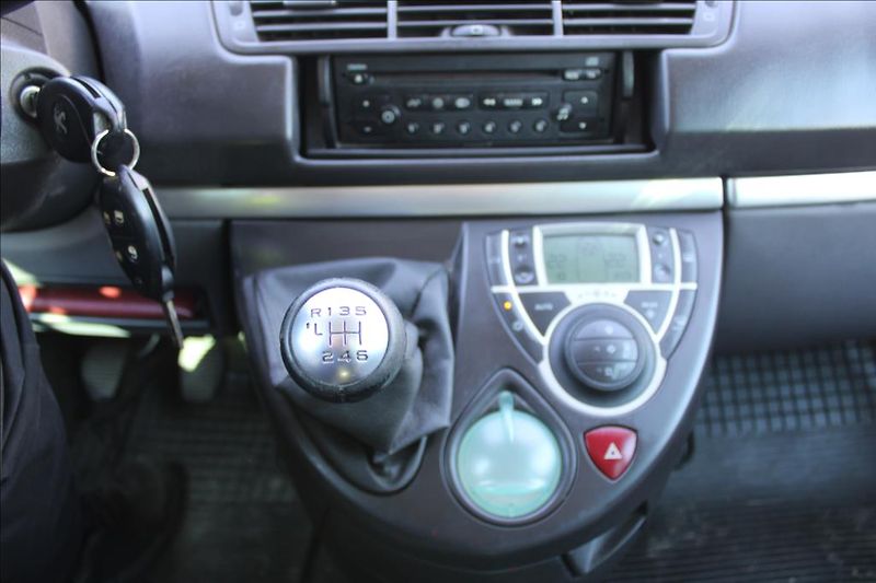 Peugeot 807 2,2 HDi  1.maj., ČR, TAŽNÉ - fotka 16 z 28