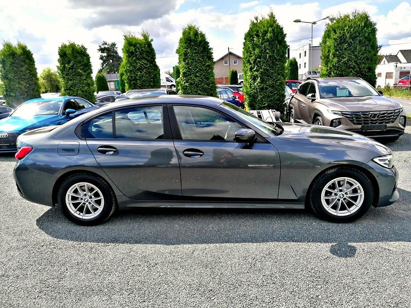 BMW Řada 3 (2020) 2.0 318D  A/T,Kůže,Ambient. - fotka 7 z 31