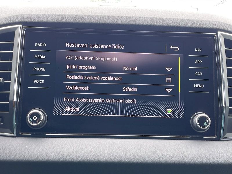 Škoda Karoq (2019) 1.6 TDI 85 kW Style Plus - fotka 17 z 34
