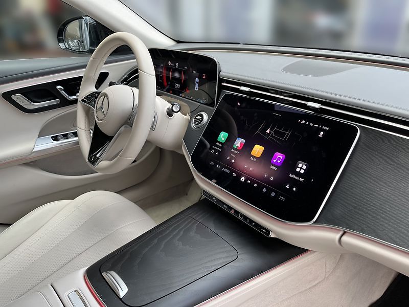 Mercedes-Benz Třídy E 220d 4MATIC Avantgarde - fotka 18 z 20