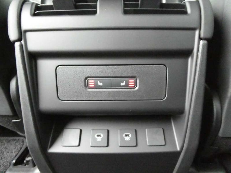 Land Rover Defender 110 3,0 X-Dynamic SE D250 - fotka 18 z 40