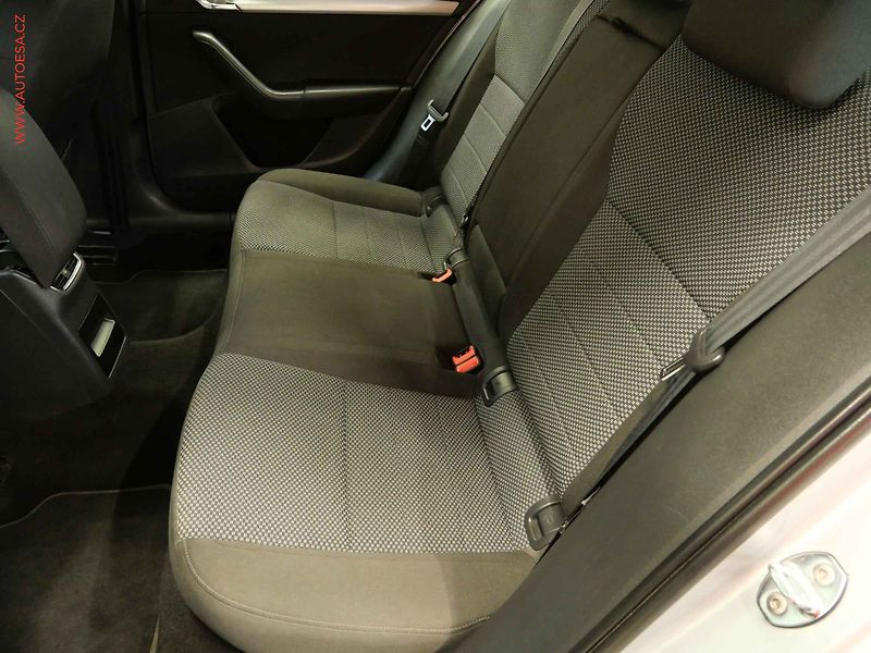 Škoda Octavia (2014) 1.4 TSi, AC, temp. - fotka 10 z 23