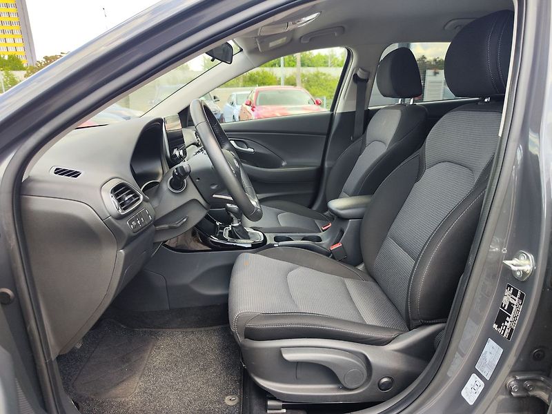 Hyundai i30 1.5i/71kW Smart Climate - fotka 12 z 31