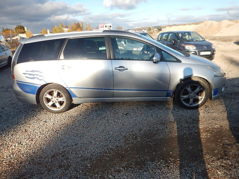 Mitsubishi Grandis 2.0 DI-D, KLIMA, 7 MÍST - fotka 5 z 26