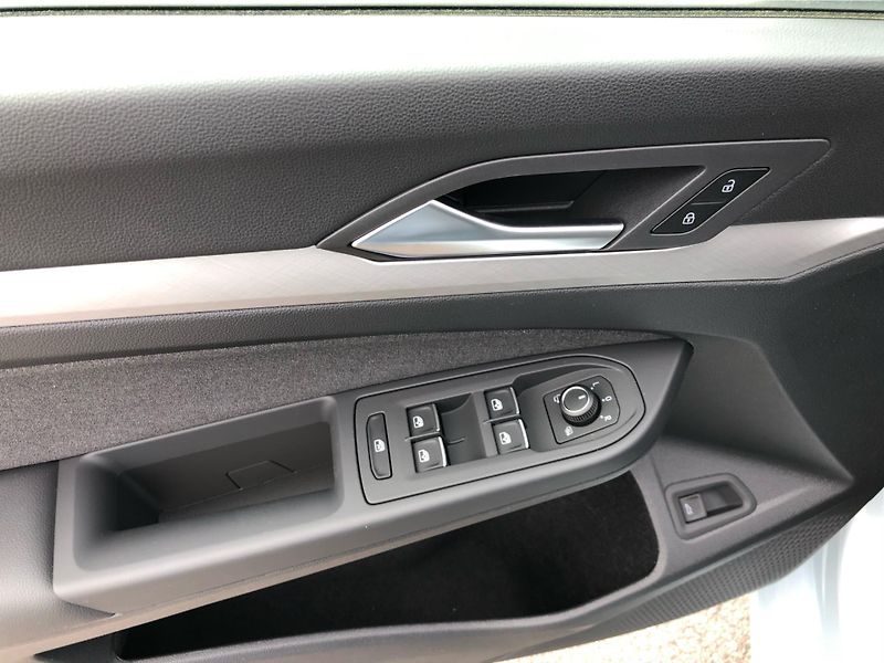 Volkswagen Golf Variant People 1,5 eTSI 7DSG m - fotka 15 z 30