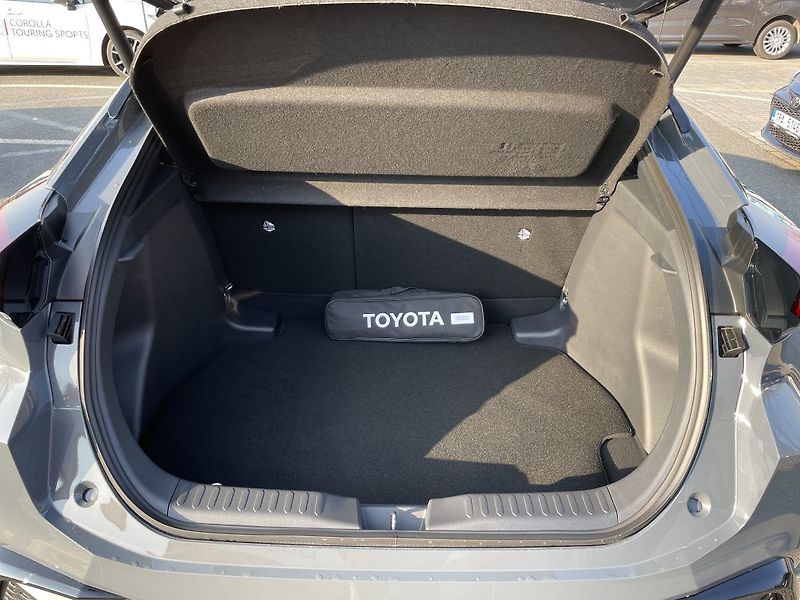 Toyota C-HR 1.8 Hybrid GR Sport - fotka 6 z 30