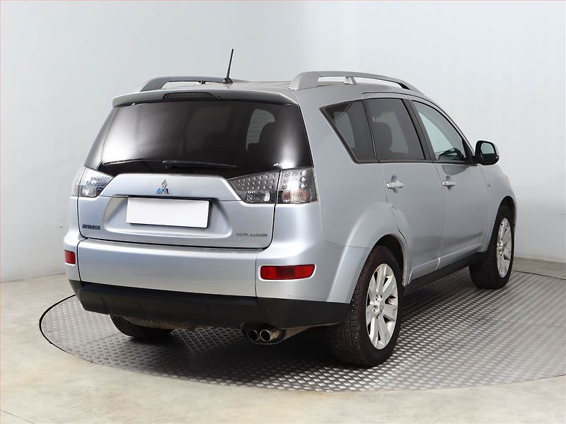 Mitsubishi Outlander (2009) 2.2 DI-D, 4X4, 7 míst, Navi - fotka 5 z 22