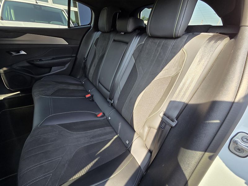 Peugeot 408 (2024) 1.2 PT 130 GT EAT8 - fotka 10 z 36