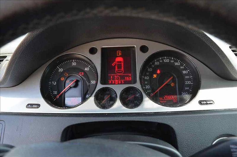 Volkswagen Passat (2007) VARIANT 2,0 TDI DSG - fotka 29 z 29