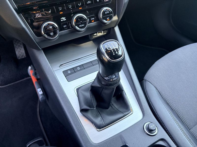 Škoda Octavia 1.5TSI TAŽNÉ - fotka 21 z 45