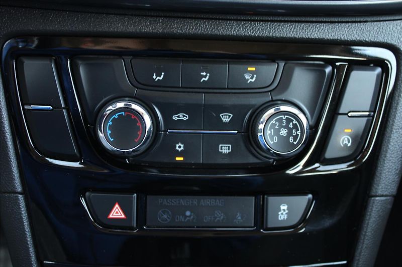 Opel Mokka 1,6 i  ČR,1.MAJITEL,TAŽNÉ - fotka 13 z 27