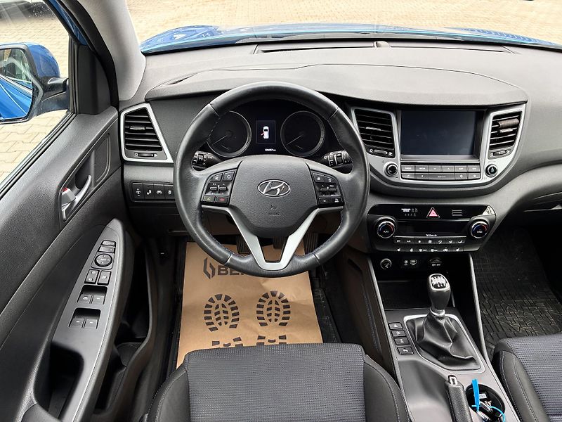 Hyundai Tucson 4x4, STYLE,TAŽNÉ,1.MAJITEL - fotka 13 z 28