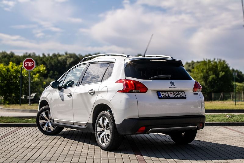 Peugeot 2008 1.2 PureTech - fotka 7 z 17