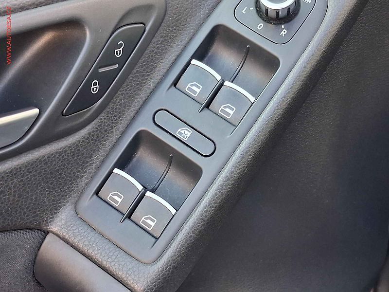 Volkswagen Golf (2009) 1.4TSi, navi, výhřev sed - fotka 11 z 19