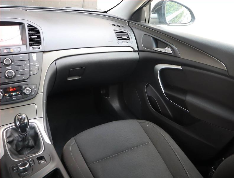 Opel Insignia (2011) 1.4 Turbo, Navi, Tempomat - fotka 8 z 14