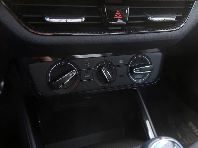 Škoda Fabia (2024) Selection 1.0 TSI, Serv.kniha - fotka 15 z 16