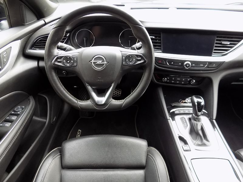 Opel Insignia (2022) 2.0 16V GSi  1. majitel - fotka 14 z 17