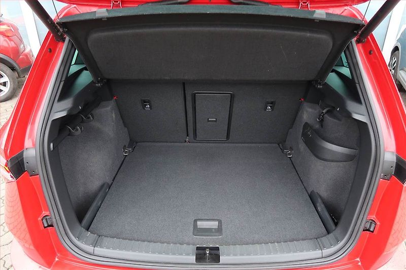 Peugeot 5008 (2023) 1.5 BlueHDi - fotka 12 z 22