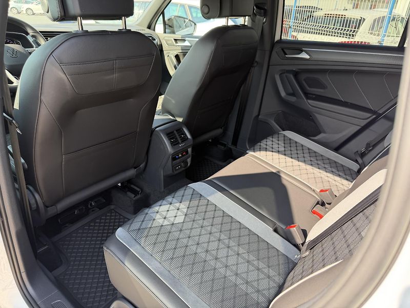 Volkswagen Tiguan R-Line 2,0 TSi/180kW 4x4 DSG - fotka 65 z 114