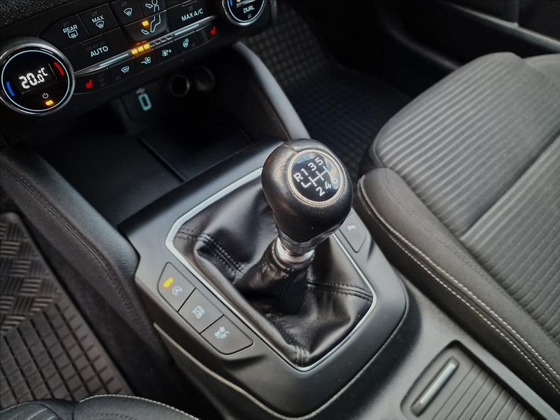 Ford Focus 1.5 EcoBlue Titanium,ČR,1.Maj - fotka 33 z 47