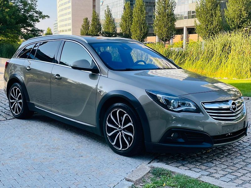 Opel Insignia 2.0CDTi 4x4 MANUÁL KAMERA VÝHŘ - fotka 9 z 49
