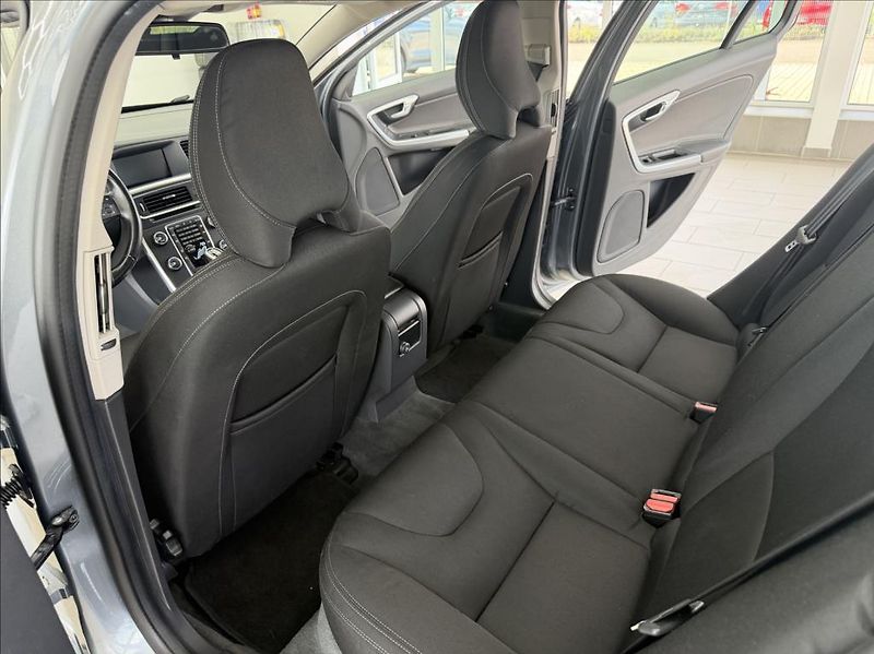 Volvo V60 2,0 D, Automat, pouze 93tkm - fotka 25 z 29