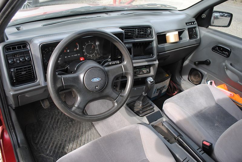 Ford Sierra 1,8 P100 - fotka 16 z 32