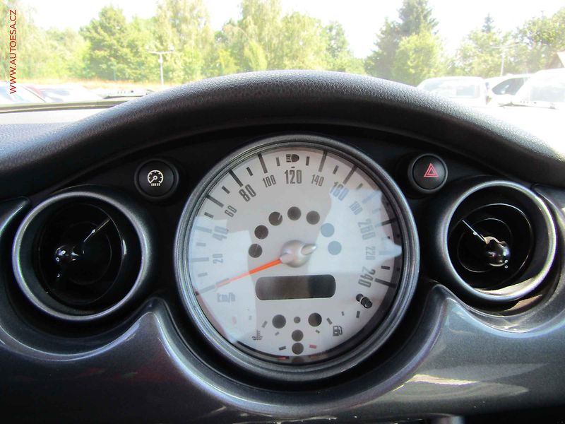 Mini One (2002) 1.6i, ČR, AC - fotka 15 z 18