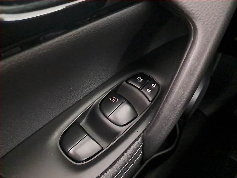 Nissan Qashqai (2017) 1.2 DIG-T, Kůže, Navi - fotka 19 z 22