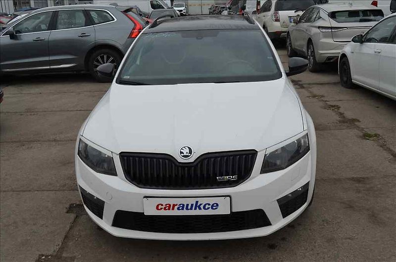 Škoda Octavia (2014) COMBI III. 2,0 TDI RS DSG - fotka 2 z 24