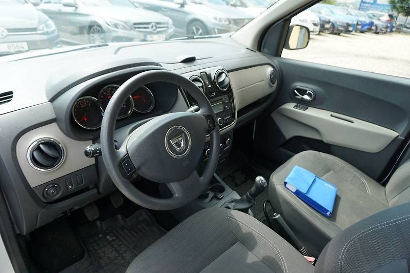 Dacia Lodgy (2016) 1,6 1,Majitel  nové v ČR - fotka 9 z 32