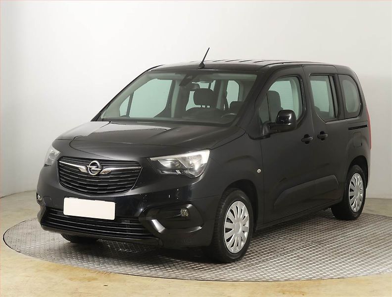 Opel Combo (2018) Enjoy 1.2 Turbo, 5Míst, ČR - fotka 2 z 20