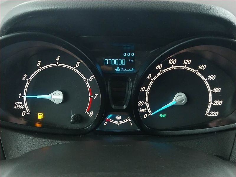 Ford Tourneo Courier (2017) Titanium 1.0 EcoBoost, 5Míst - fotka 11 z 17