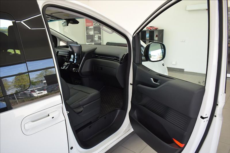 Hyundai Staria 2,2 CRDI,1.maj,ČR,AUT,4x4,9-mí - fotka 15 z 47