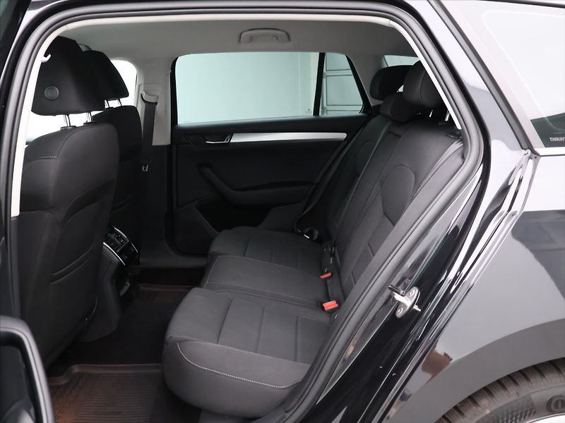 Škoda Superb 2,0 TDI 110kW CZ Aut.klima Nav - fotka 14 z 31
