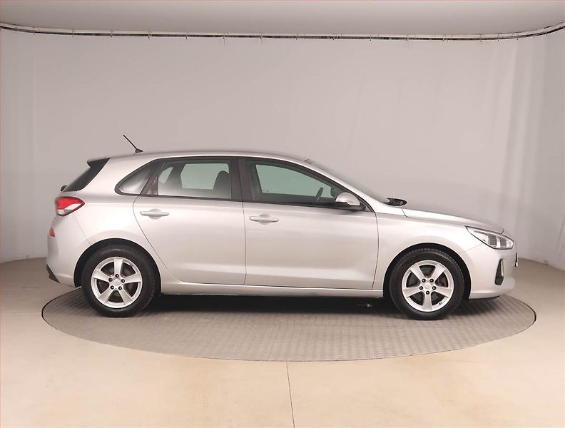Hyundai i30 (2017) 1.0 T-GDI, ČR,1.maj, Tempomat - fotka 6 z 19
