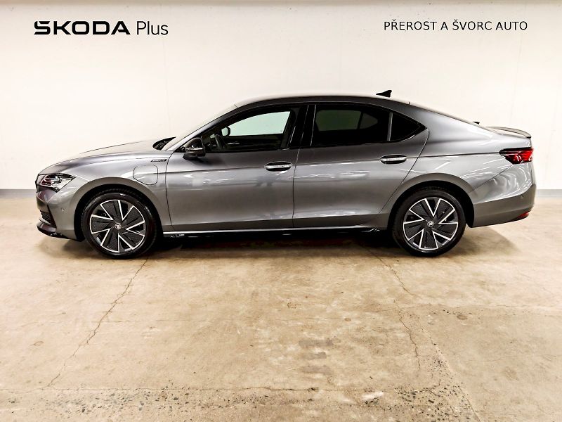 Škoda Superb (2025) iV 1.5 TSI 150 kW DSG Sportlin - fotka 3 z 33