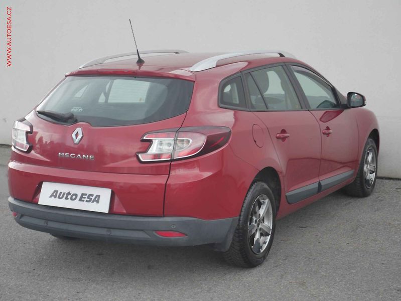 Renault Mégane (2010) 1.6i, ČR, autoAC, temp - fotka 4 z 15