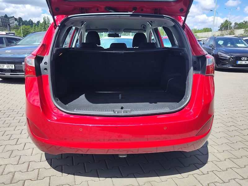 Hyundai i30 1.6i/88kW - fotka 10 z 25